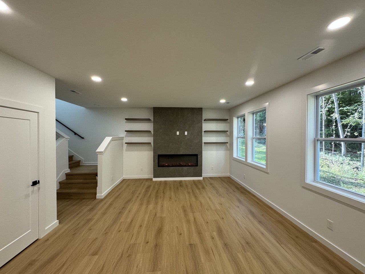 Trim, Paint & Finish Carpentry photo 8
